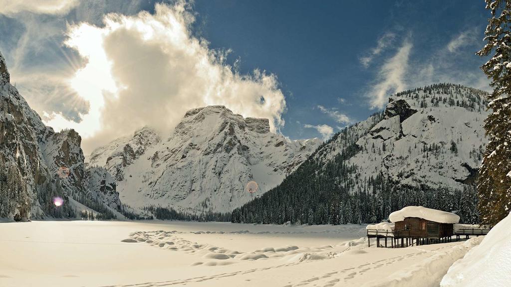 Hotel Trenker Braies  Buitenkant foto