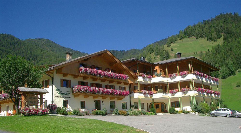 Hotel Trenker Braies  Buitenkant foto