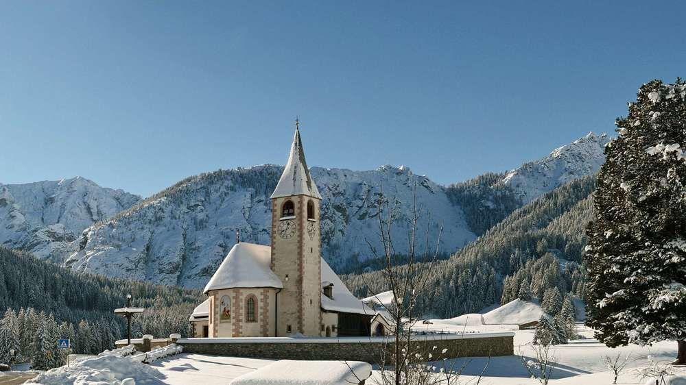 Hotel Trenker Braies  Buitenkant foto