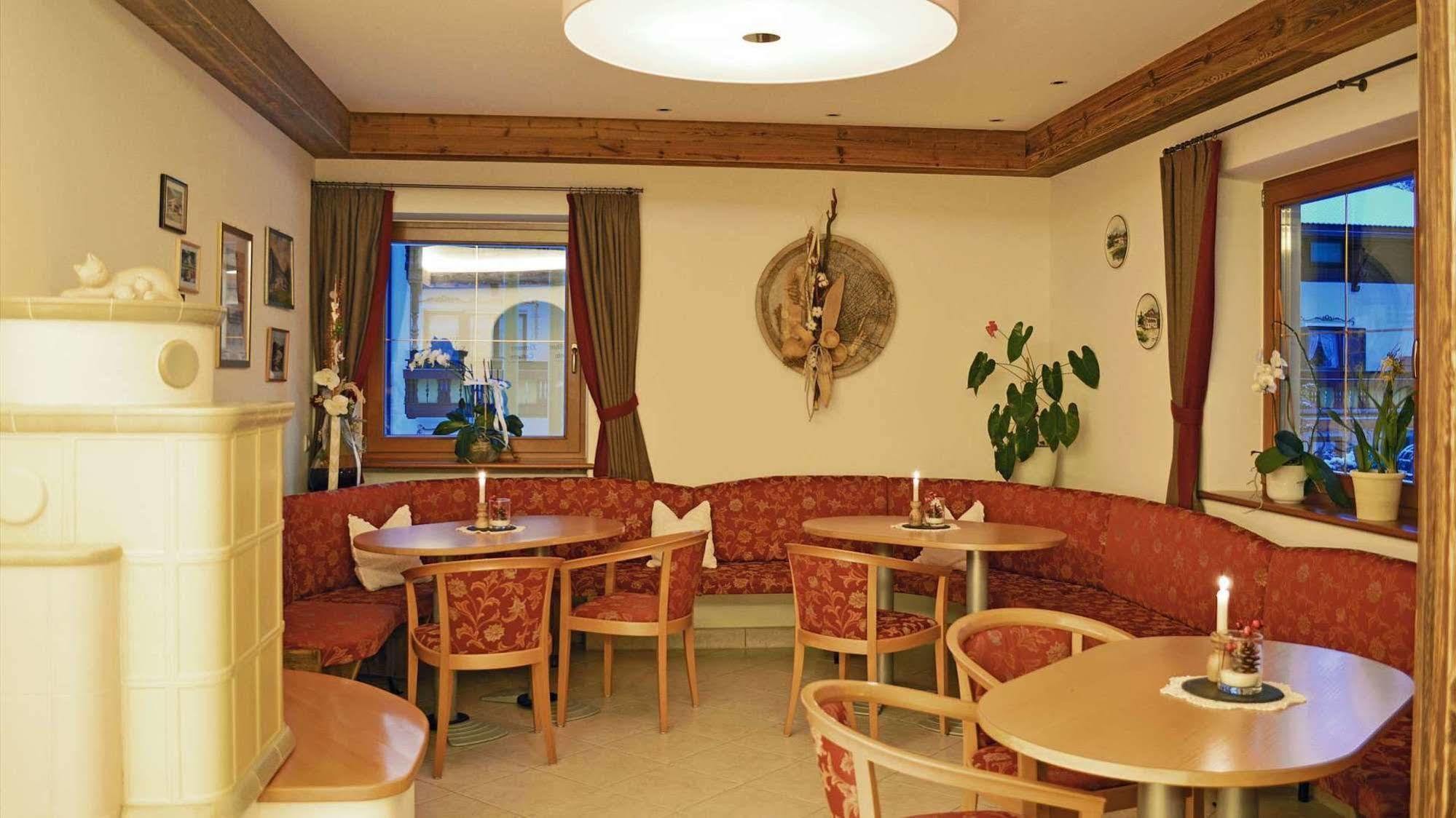 Hotel Trenker Braies  Buitenkant foto