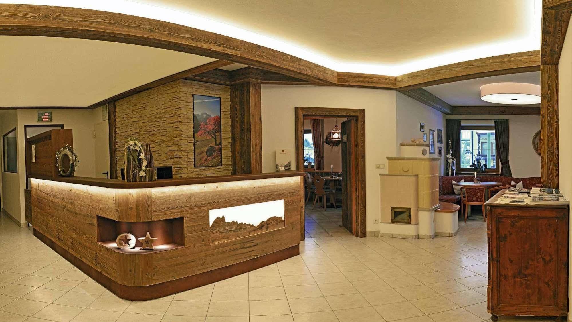 Hotel Trenker Braies  Buitenkant foto