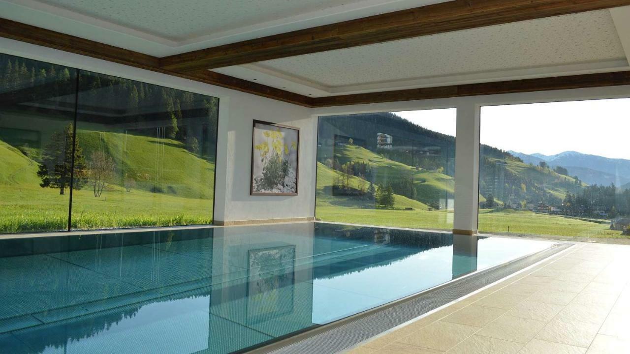 Hotel Trenker Braies  Buitenkant foto