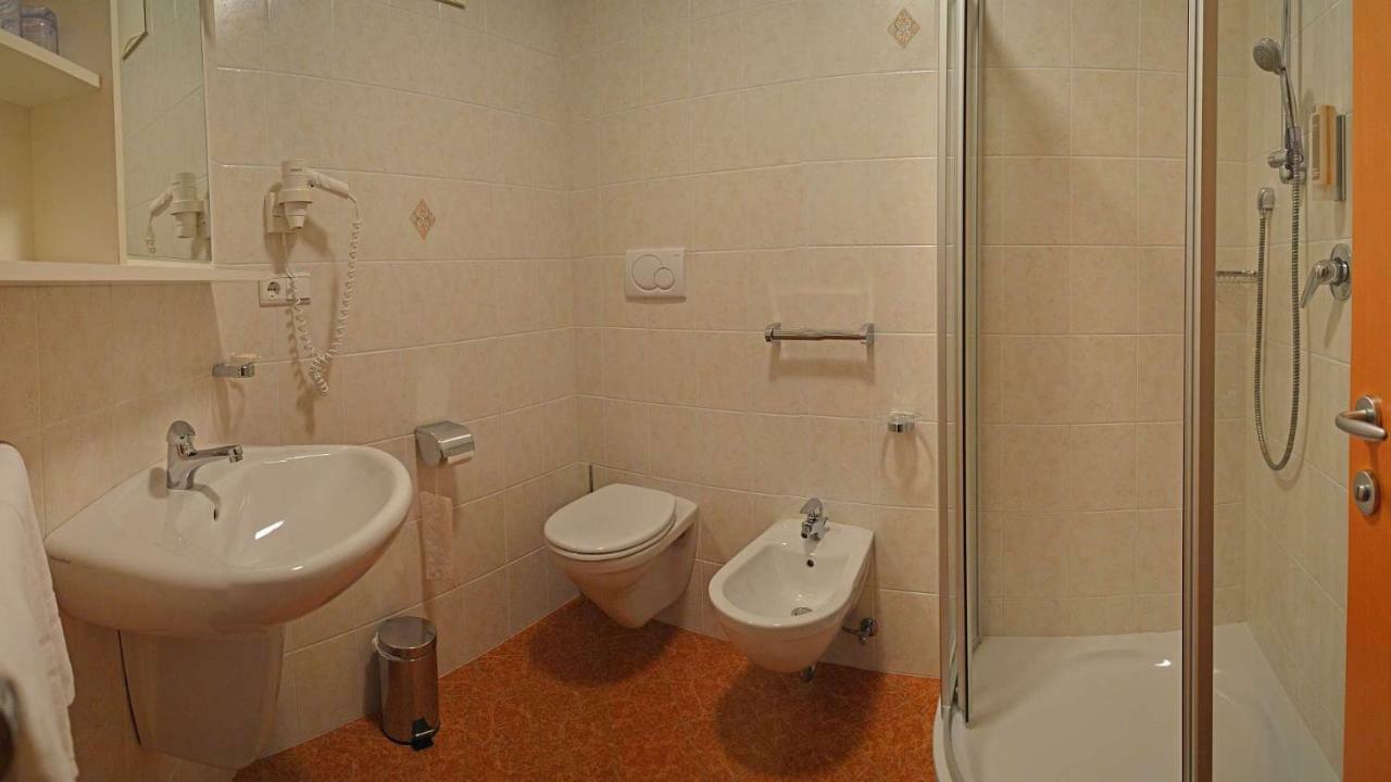 Hotel Trenker Braies  Kamer foto